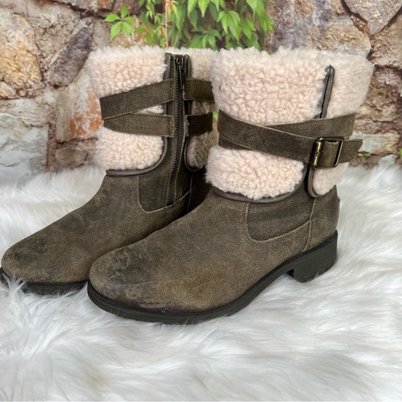 UGG Blayre Cozy Shearling-Lined Ankle Boots, 7.5 - Picture 1 of 12